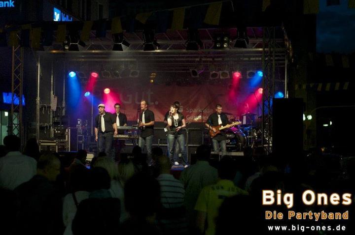 Die Partyband "Big Ones" sorgt beim Ü30 Open Air für gute Musik und Stimmung